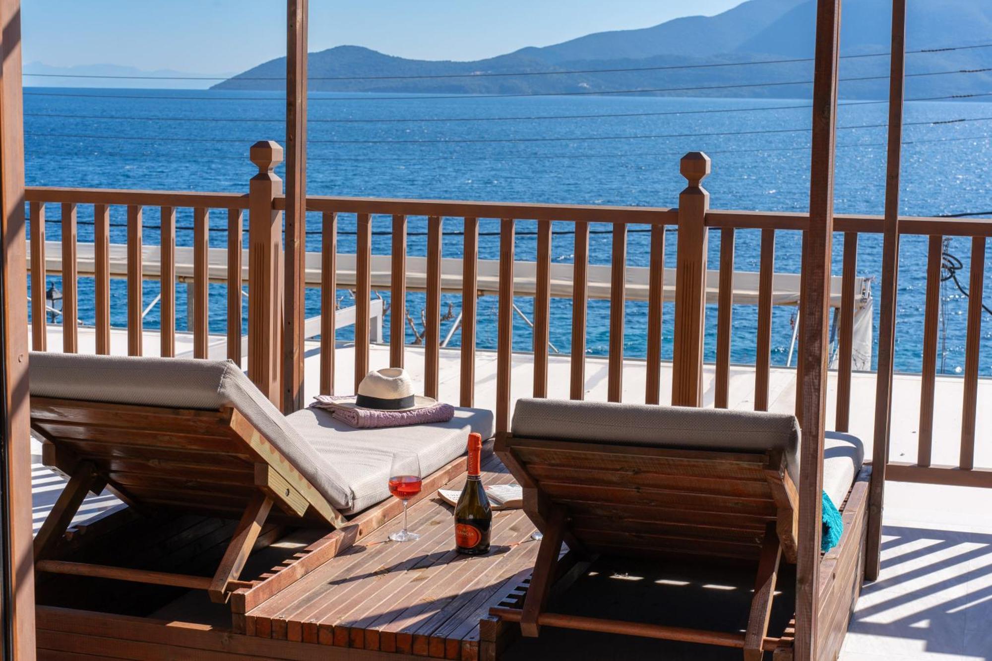 Sea Rock Apartment Agia Efimia Esterno foto